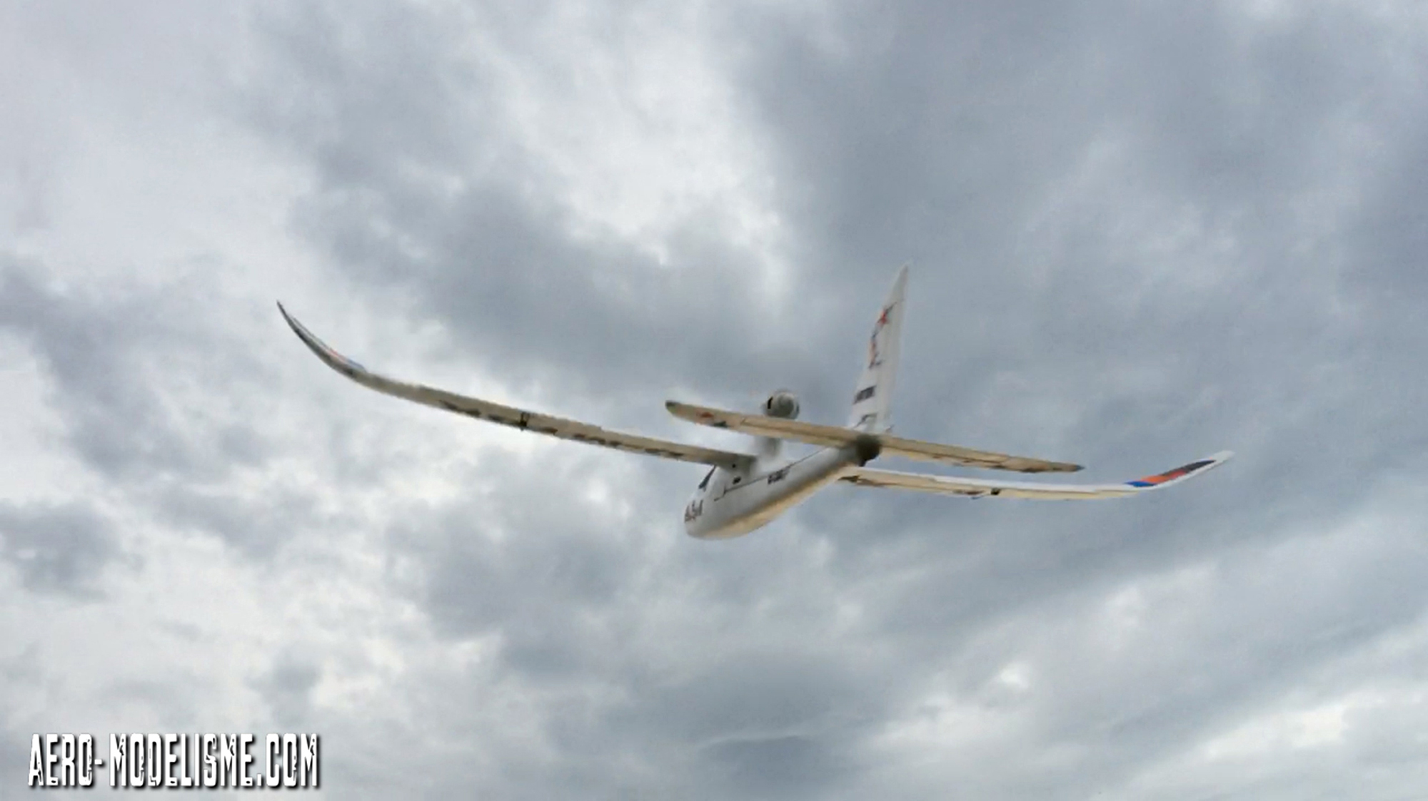 Essais de l'EasyStar 2, avion radiocommandé pour débutant de Multiplex.