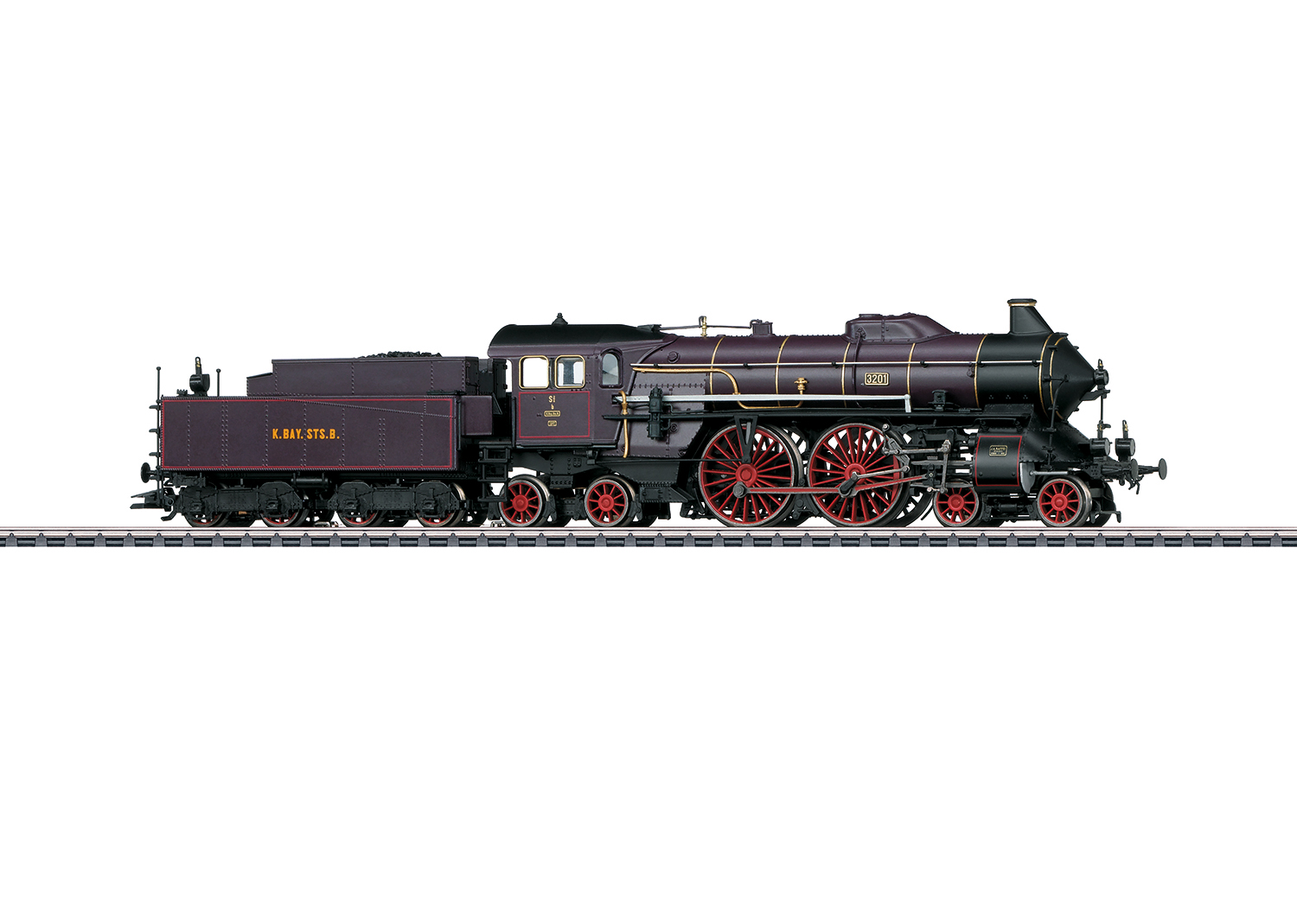 Locomotive Märklin HO réprésentant une locomotive  vapeur pour trains rapides du type bavarois S 2/6 en livre violet-brun avec cerclage de chaudière d'or des chemins de fer royaux bavarois (K.Bay.Sts.B.), pour utilisation sur le réseau de la rive gauche du Rhin (réseau palatin). État de service autour de 1910 jusqu'en 1912. RÉf 37018. Source : Märklin.