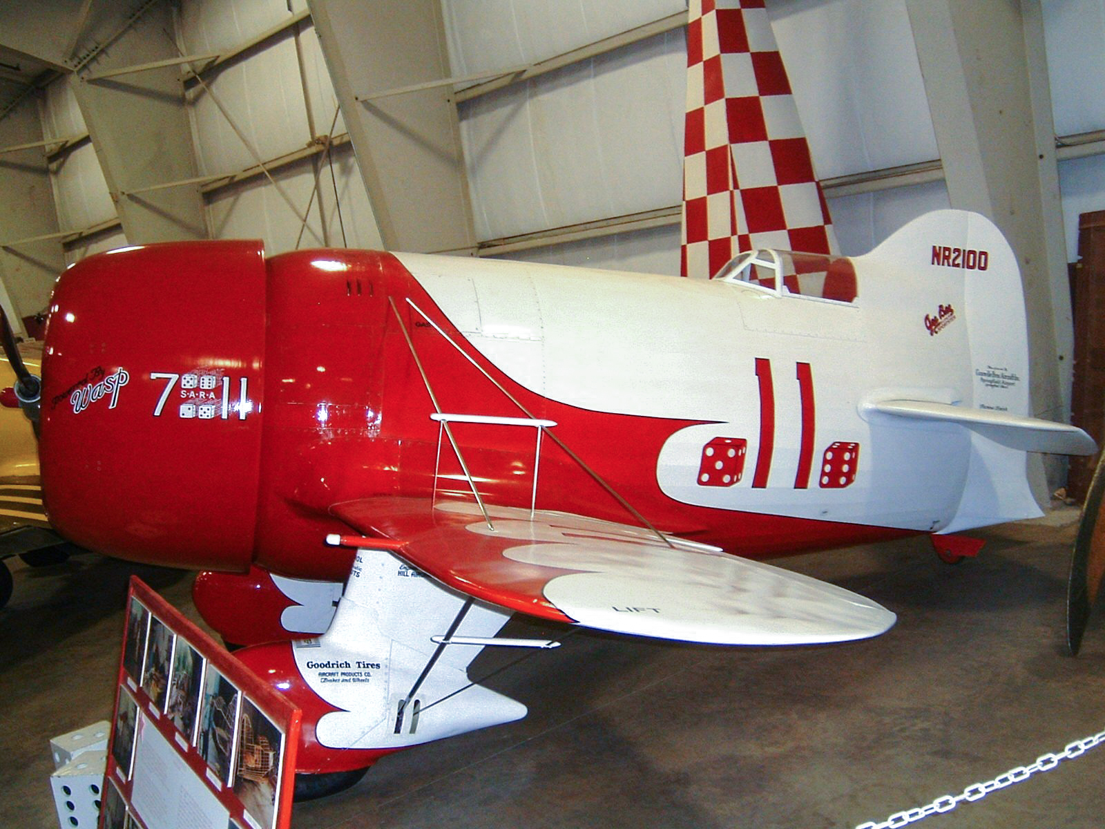 Le Gee Bee R-1 du New England Air Museum. Domaine public.